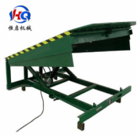 濟(jì)南恒啟定制8噸固定式登車(chē)橋液壓登車(chē)橋叉車(chē)過(guò)橋月臺(tái)物流裝卸貨平臺(tái)價(jià)格優(yōu)惠